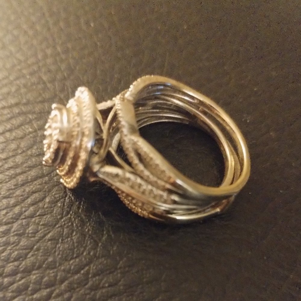 ENGAGEMENT RING - Picture 2 of 2